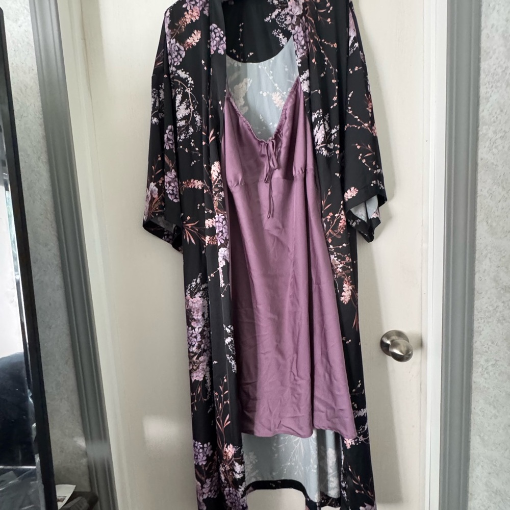 La Vie En Rose Black and Purple Floral Robe - Picture 2 of 10